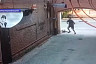 Нападение на женщину в Энгельсе ради цепочки попало на камеры