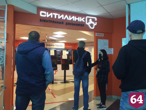 В Саратове сеть магазинов низких цен игнорирует масочный режим 