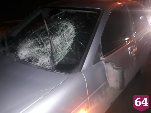 Женщина разбила головой лобовое стекло в ДТП у горпарка