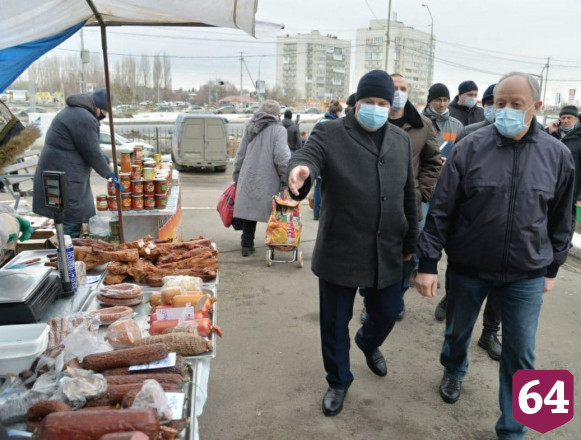 Губернатор напомнил о важности контроля за ценами на саратовском рынке