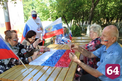 В Энгельсском доме-интернате отметили День Государственного флага