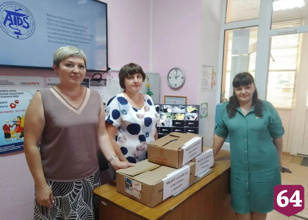 Саратовские женщины передали на фронт белье, подушки и травяной чай