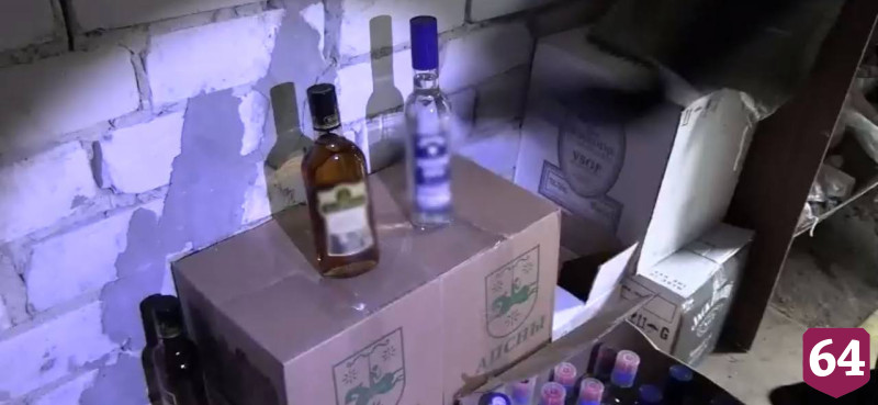В Саратове из гаражей изъяли поддельный алкоголь и сигареты на миллион рублей