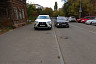 Внедорожники массово паркуются на тротуаре в центре Саратова