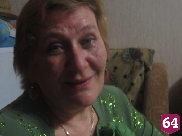 В Энгельсе ищут женщину в красном халате и тапочках 