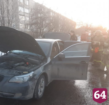 На парковке у BMW выгорел багажник