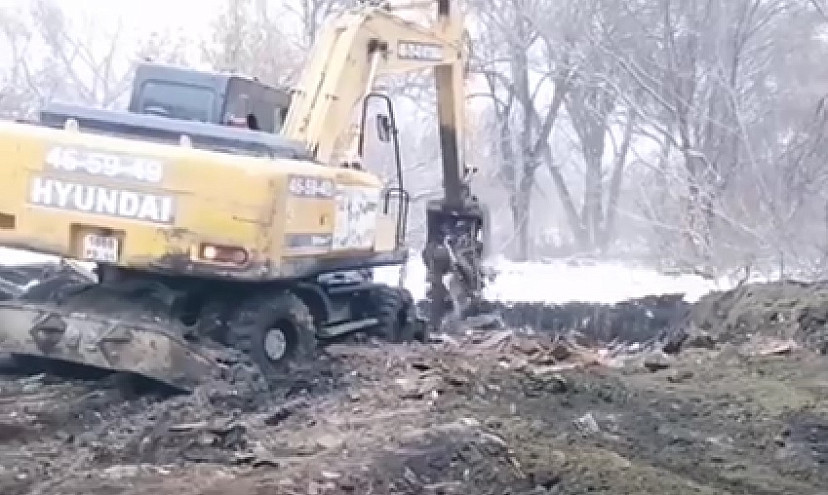 Саратовцы помешали закопать строительный мусор на месте будущего сквера 