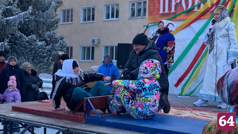 В Саратовской области на Масленицу жарили шашлыки и варили кашу в казане