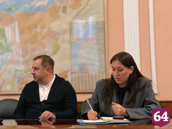 Городской стадион в Энгельсе украсила скульптура гимнастки