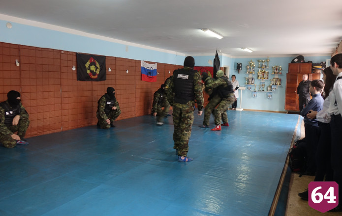 Спецназ саратовского УФСИН подготовил для школьников показательную программу