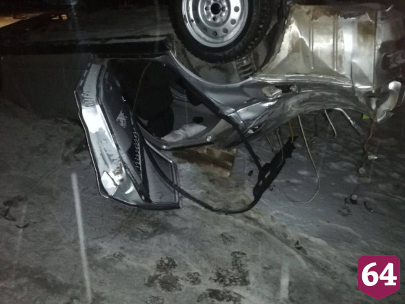 Водитель опрокинул автомобиль на крышу и угодил в больницу