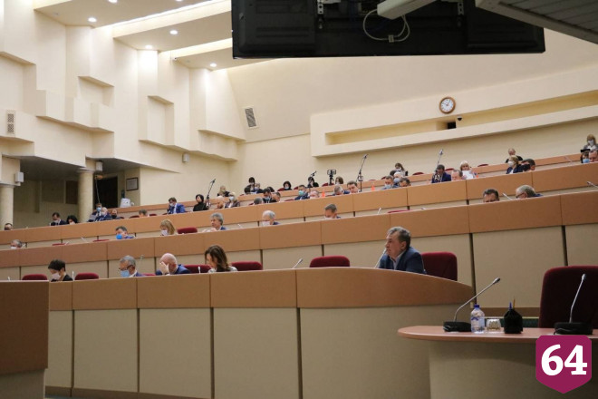 Саратовские депутаты встретили аплодисментами ответ губернатора коммунисту