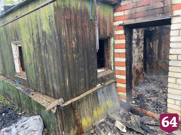 Саратовцы утром увидели дым и вызвали  пожарных соседям