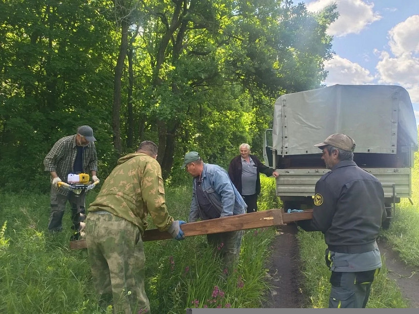 Волонтеры установили информационные стенды на новой экотропе под Саратовом