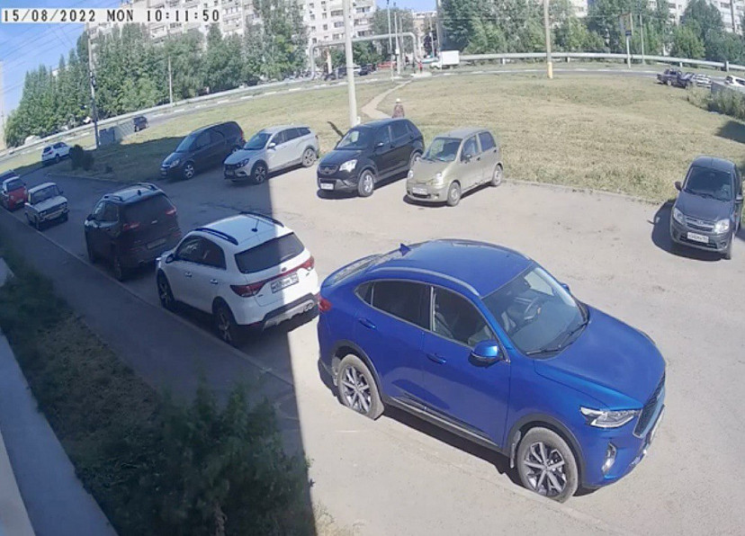 Наезд на школьницу под Саратовом попал на видео