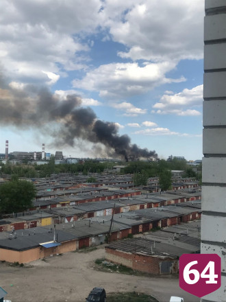 Пожарные тушили камыши на окраине Энгельса