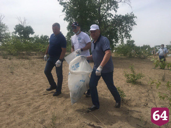 В акции «Вода России» Саратов поддержали 15 регионов и «Уральские пельмени» 