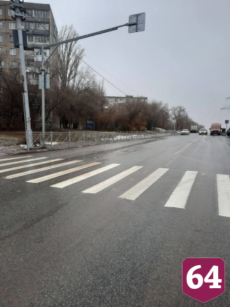 На девяти опасных участках Саратова  установили барьеры для пешеходов