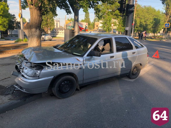 Водитель легковушки протаранил ограждение на 2-й Дачной 