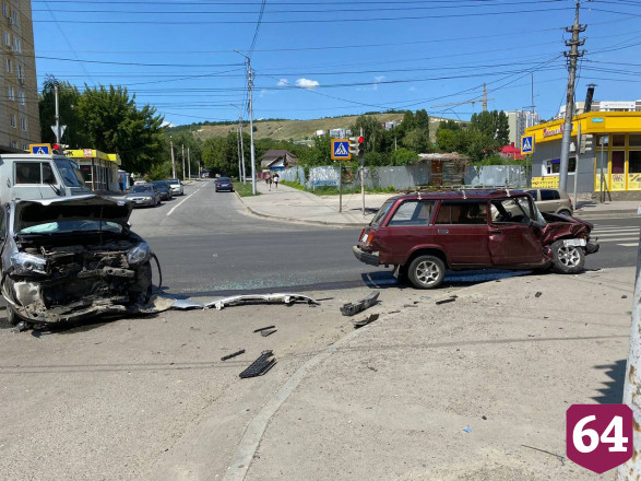 В аварии на Большой Садовой покалечилась пассажирка кроссовера