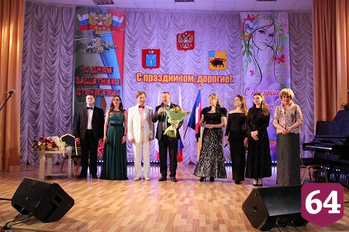 В энгельсском интернате пел Сметанников и вручали юбилейные медали 