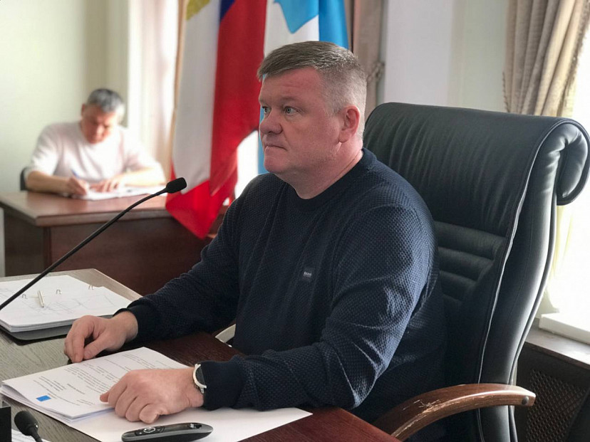 Глава Саратова потребовал убрать автохамов с тротуаров
