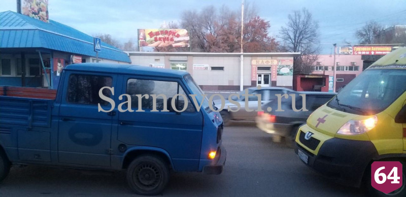 В Саратове женщина во время ДТП разбила лобовое стекло телом
