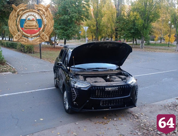 Женщина пострадала при опрокидывании кроссовера в Саратовской области