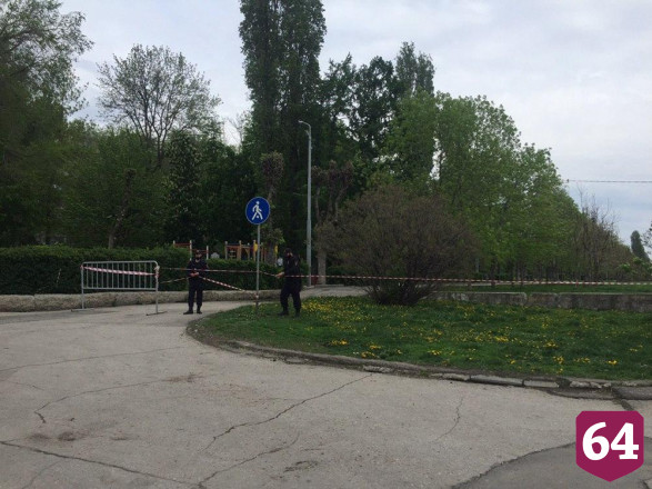Жители Саратова в День Победы устраивают одиночные автопробеги с флагами