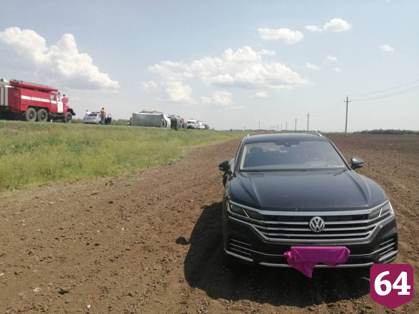 Водитель грузовика погиб в массовом ДТП под Саратовом