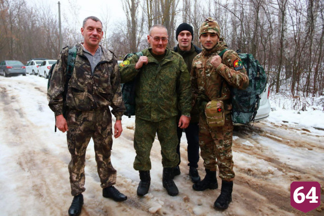 Под Саратовом добровольцев окропили святой водой