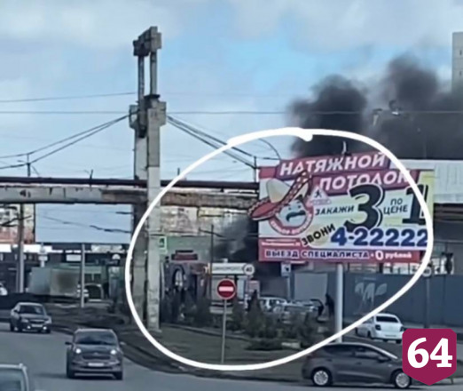 В Саратове сгорела шиномонтажная мастерская