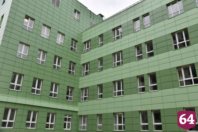 Радаев обещал наказать чиновников за отсутствие дороги к поликлинике
