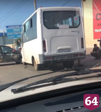 В аварии с маршруткой и двумя такси травмировалась женщина