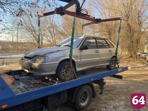 Приставы арестовали машину саратовца из-за долгов за воду
