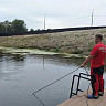 В Саратовской области водолазы извлекли из пруда утопленника