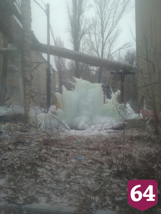 Саратовцы нашли во дворе «сталактиты из фильма ужасов»