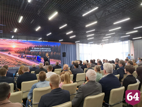 В Саратове чествовали представителей дорожной профессии