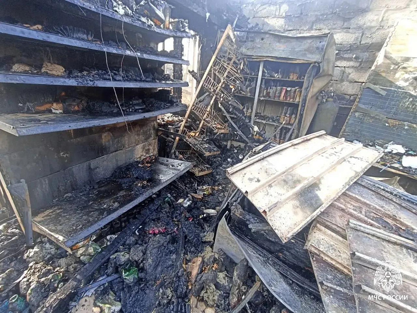 В Саратовской области из-за замыкания сгорели магазин и столовая