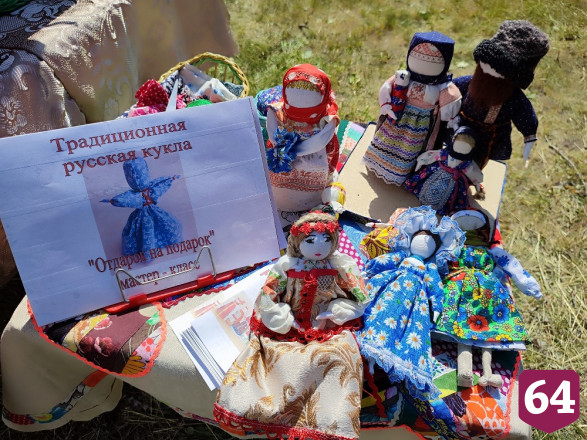  Саратовцы под гармонь соревновались в силе и ловкости 