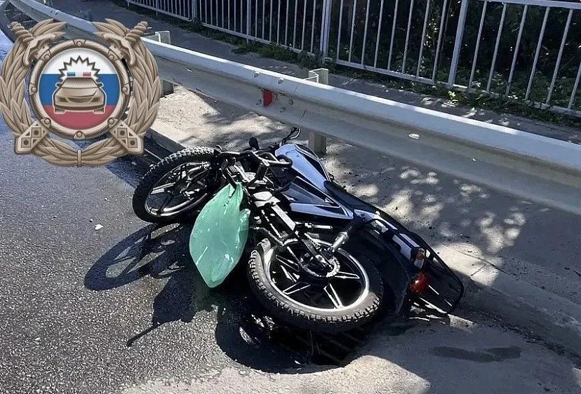 Юноша на мопеде протаранил отбойник и оказался в больнице
