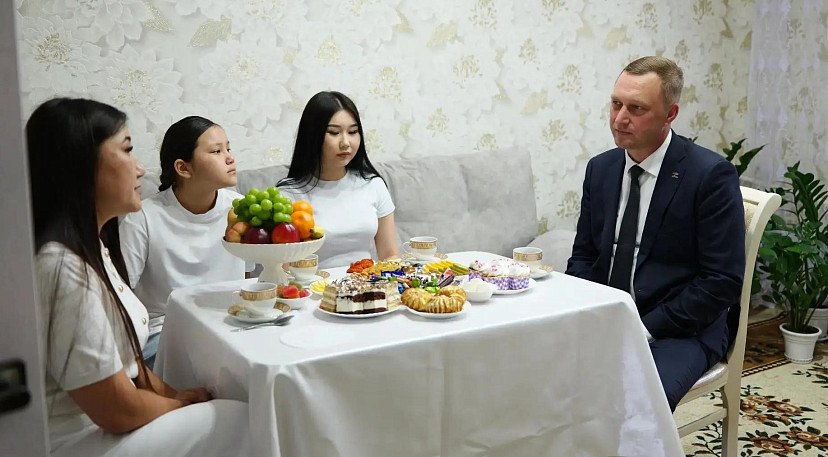 Саратовский губернатор встретился с семьей героя СВО
