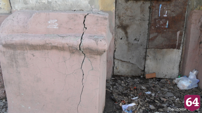 Жителям аварийного дома на Огородной предложили обратиться в суд