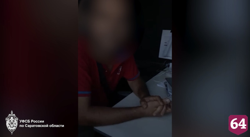 Дальнобойщика задержали за взятку сотруднику ФСБ на трассе под Саратовом 