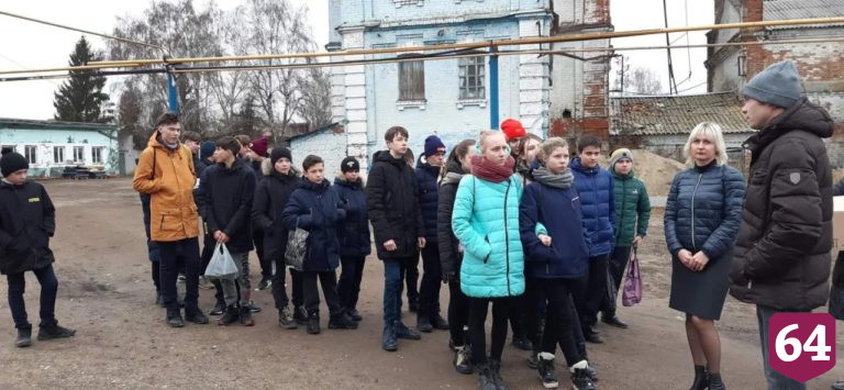 Студенты и школьники побывали на швейной фабрике и грибном комбинате 
