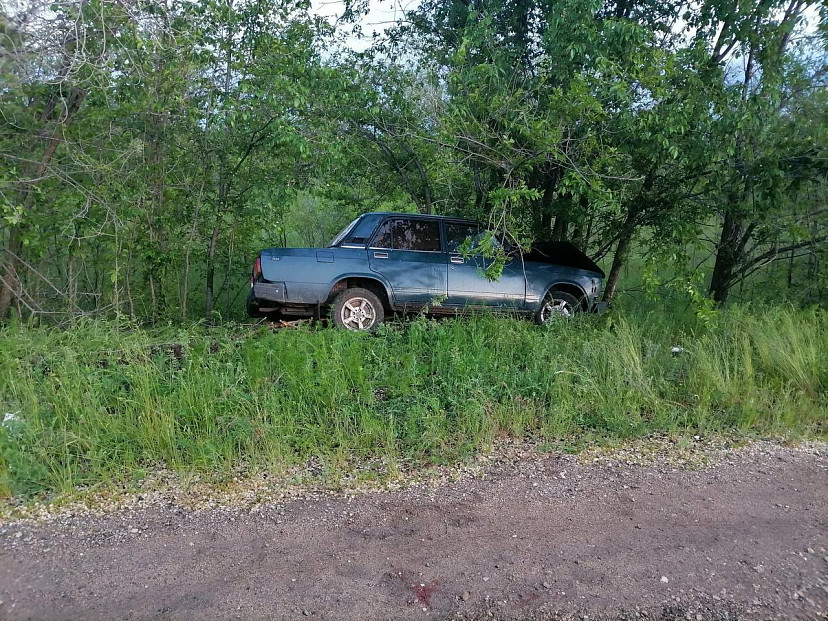 Молодой водитель опрокинул «Жигули» в кювет и травмировал пассажирку