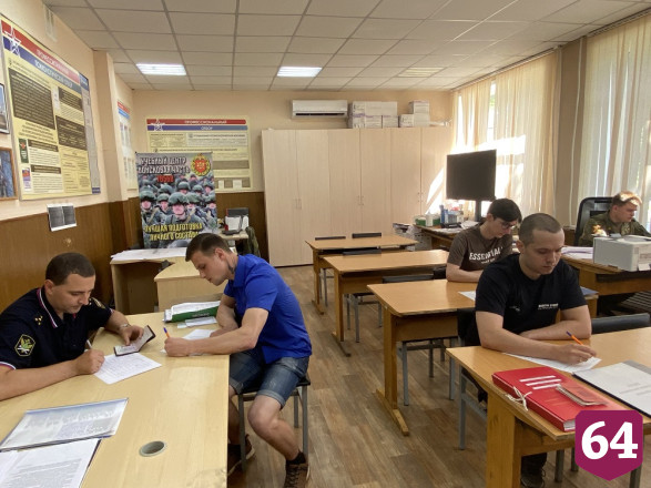 Саратовцам объяснили популярность контрактов на службу в войсках беспилотных систем 