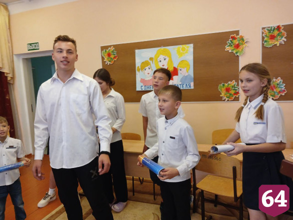Депутат провел в саратовском селе мастер-классы по боксу и теннису