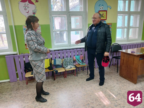 В саратовском ДК вручили паспорта школьникам и холодильник детсадовцам