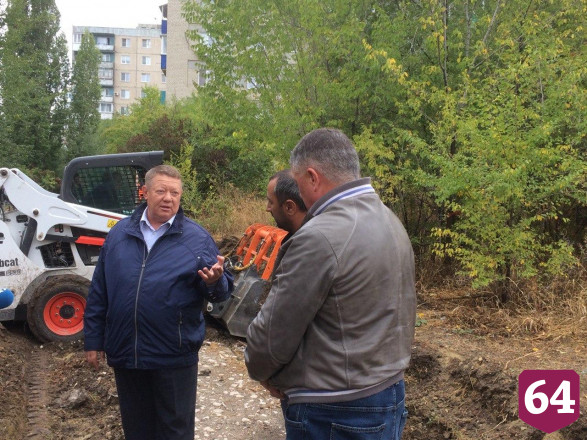 Депутат обсудил с горожанами качество ремонта тротуаров